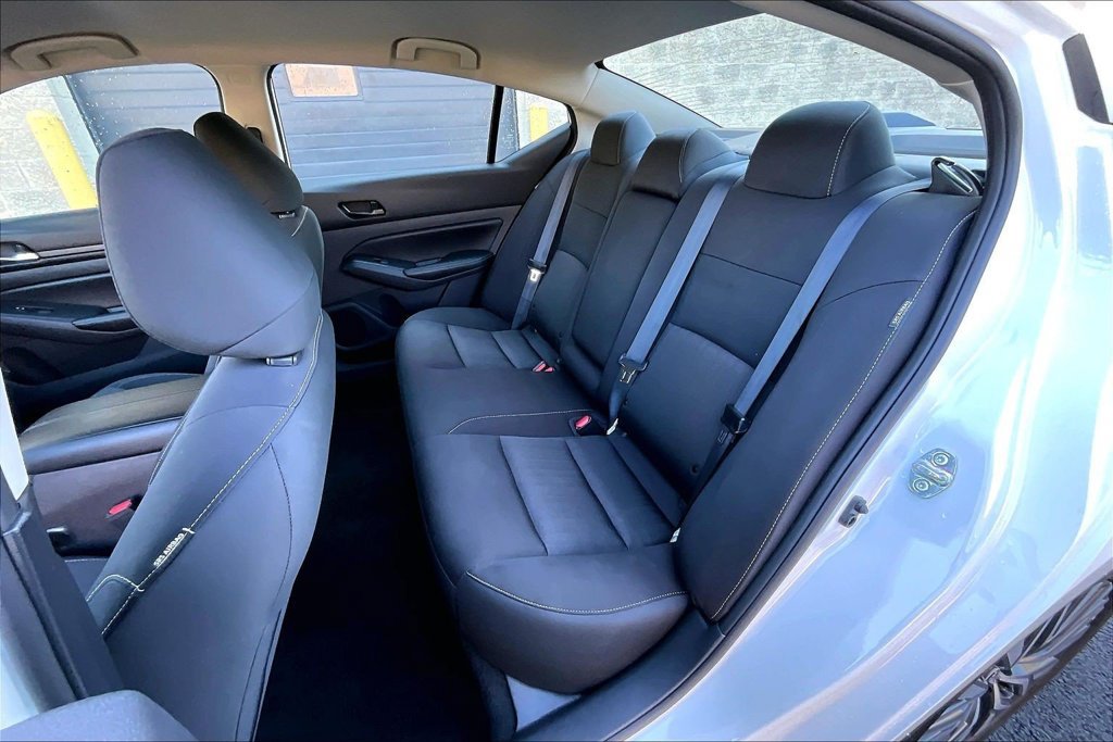 Used 2025 Nissan Altima 2.5 SV FWD image 24
