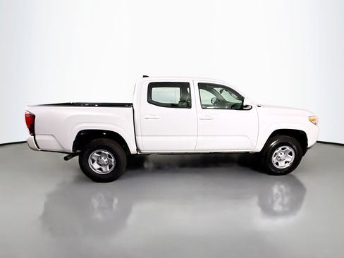 Used 2018 Toyota Tacoma SR image 11