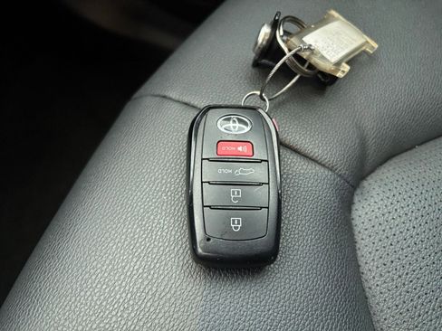 Used 2025 Toyota Grand Highlander LE image 21