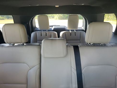 Used 2018 Ford Explorer XLT w/ Equipment Group 202A image 13