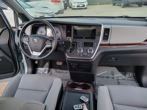 Used 2016 Toyota Sienna Limited Premium AWD/4WD image 23