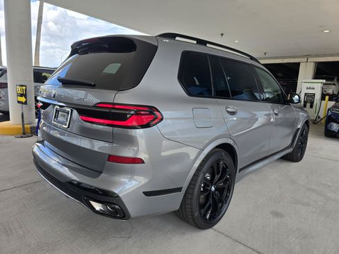 Used 2027 BMW X7 xDrive40i w/ M Sport Package AWD/4WD image 4
