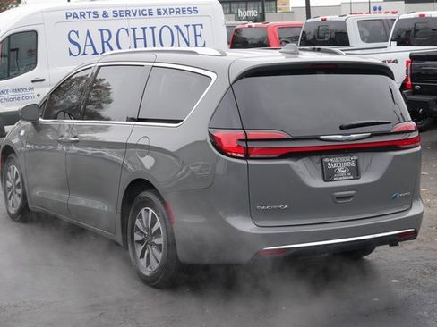 Used 2021 Chrysler Pacifica Touring-L image 9