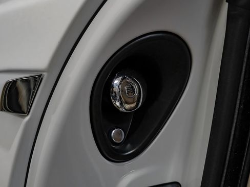 Used 2016 Rolls-Royce Wraith RWD image 32