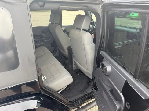 Used 2007 Jeep Wrangler Unlimited Sahara AWD/4WD image 15