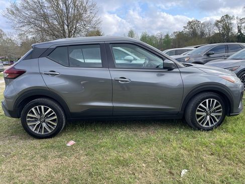 Used 2021 Nissan Kicks SV w/ Interior Electronics Package image 3