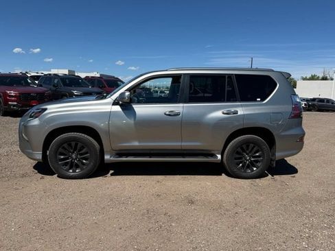 Used 2021 Lexus GX 460 Premium w/ Premium Package AWD/4WD image 2