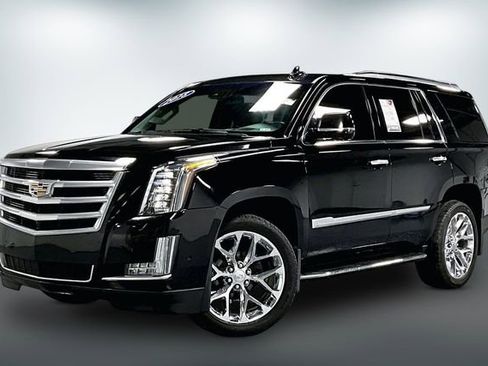 Used 2018 Cadillac Escalade Luxury image 3