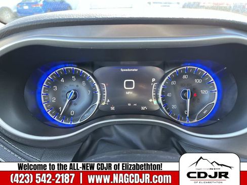 New 2026 Chrysler Pacifica Select image 30