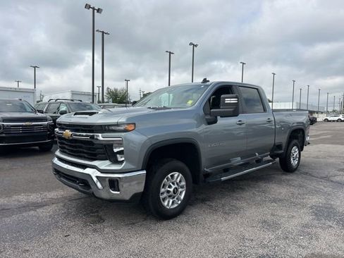 Used 2025 Chevrolet Silverado 2500 LT w/ Convenience Package AWD/4WD image 7