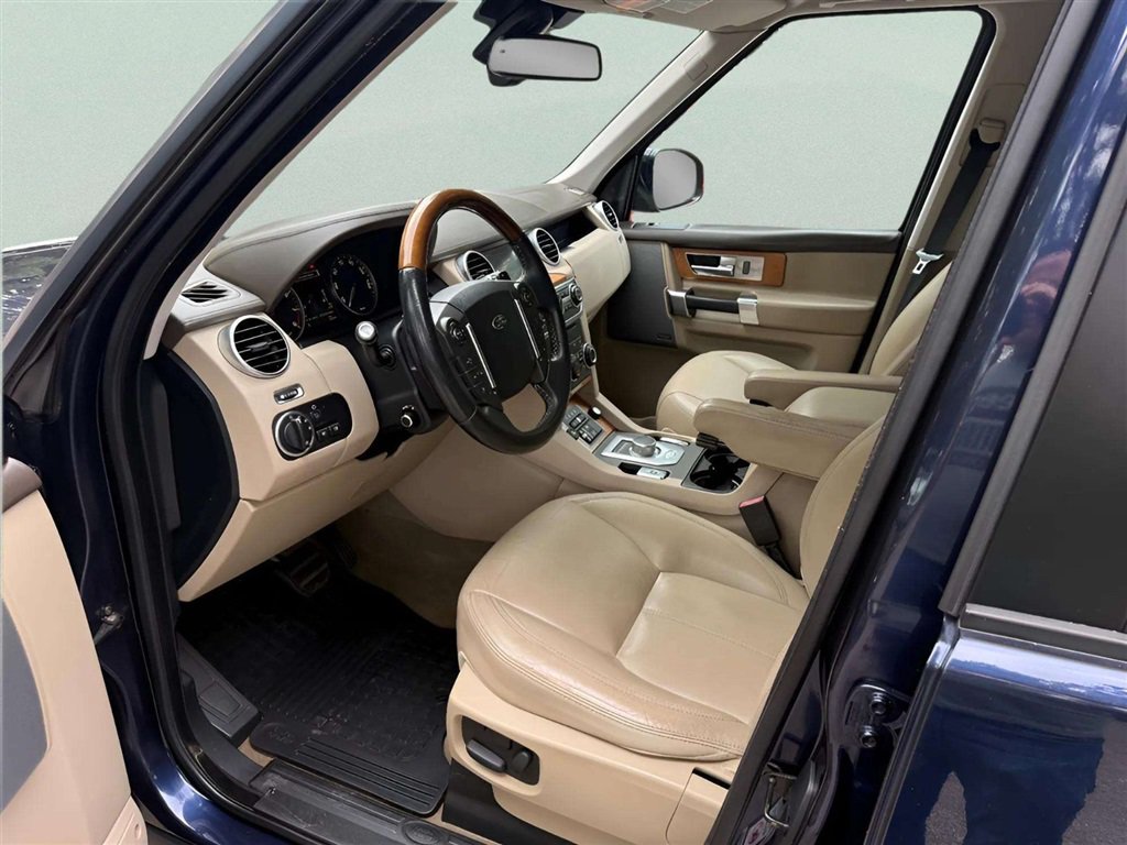 Used 2016 Land Rover LR4 HSE LUX AWD/4WD image 12