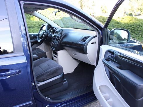 Used 2012 Dodge Grand Caravan SE image 12