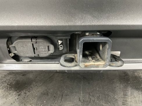 Used 2022 Ford Explorer XLT w/ Equipment Group 202A image 5