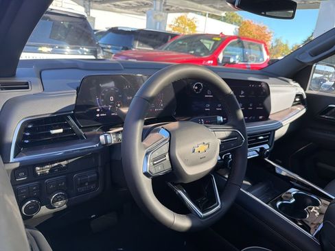 New 2026 Chevrolet Suburban Premier image 6