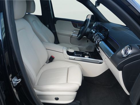 Used 2023 Mercedes-Benz EQB 250+ image 21