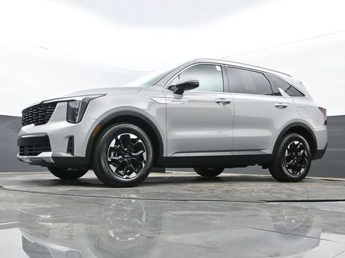Used 2025 Kia Sorento S w/ Panoramic Sunroof Package FWD image 27