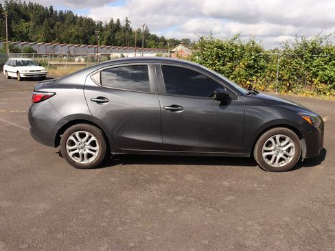 Certified 2018 Toyota Yaris iA FWD image 4