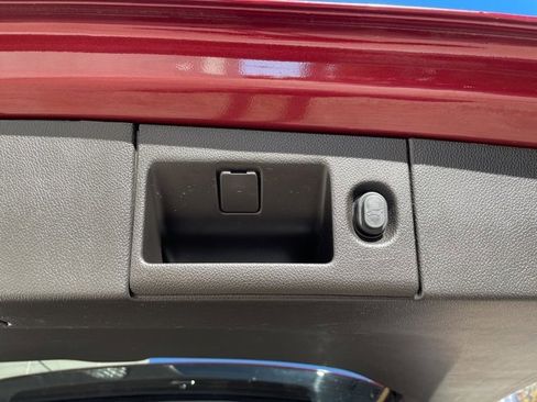 Used 2016 GMC Yukon SLT w/ Premium Edition image 10