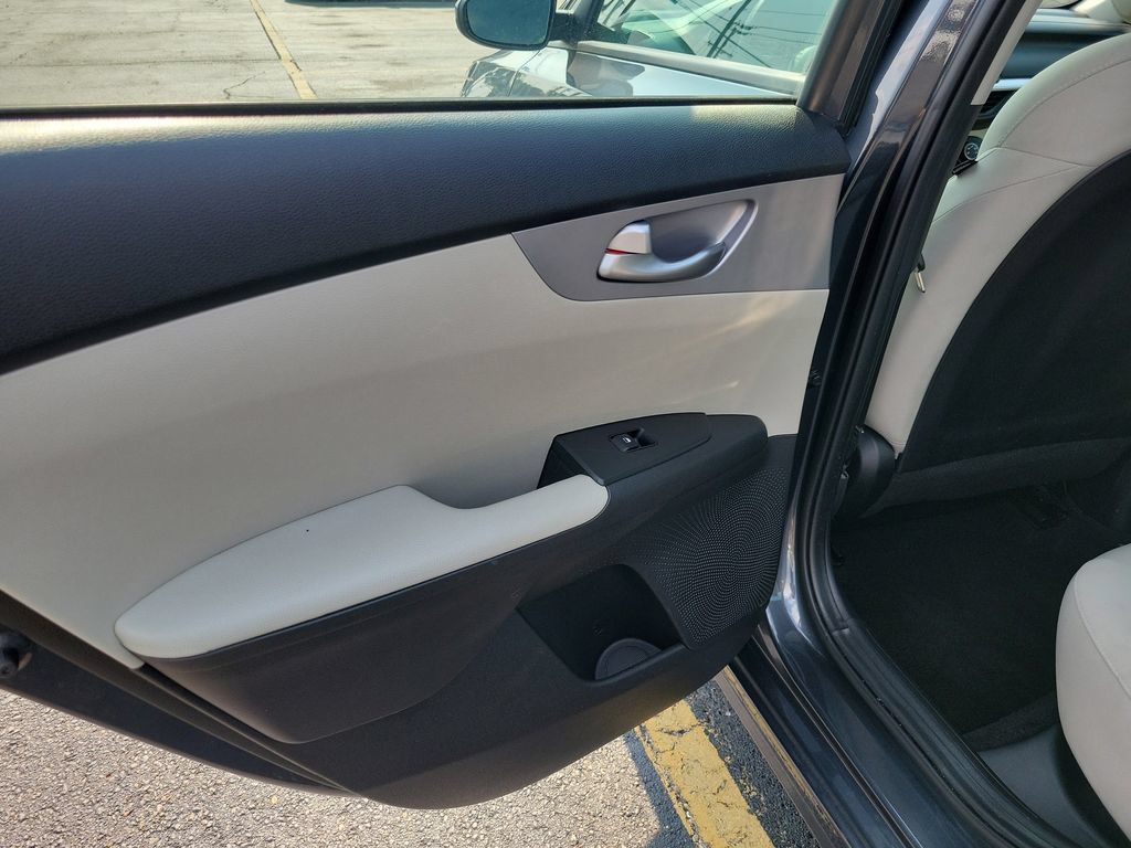Used 2023 Kia Forte LXS FWD image 17