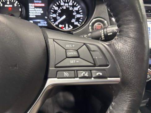 Used 2017 Nissan Rogue SL w/ SL Premium Package image 18