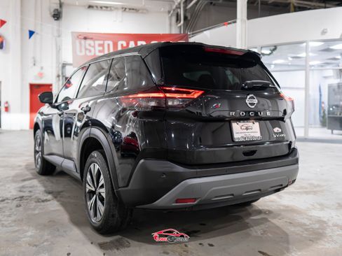 Used 2021 Nissan Rogue SV image 5