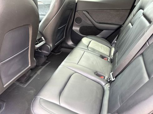 Used 2025 Tesla Model Y Long Range RWD image 19