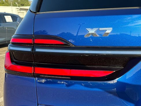 Used 2025 BMW X7 M60i image 10