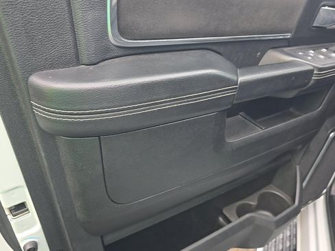 Used 2025 RAM 2500 Laramie AWD/4WD image 4