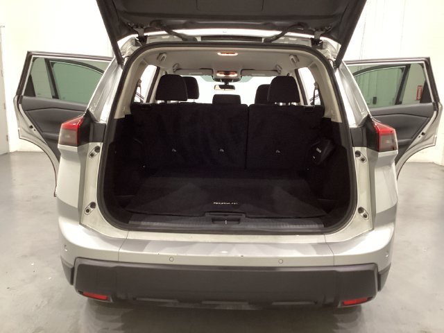 Used 2025 Nissan Rogue SV FWD image 12
