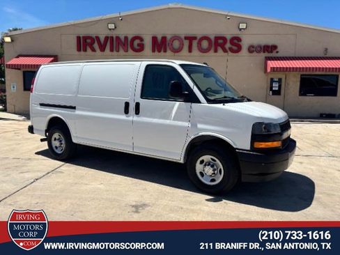 Used 2021 Chevrolet Express 3500 w/ Driver Convenience Package RWD image 1