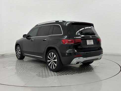 Used 2023 Mercedes-Benz GLB 250 image 3