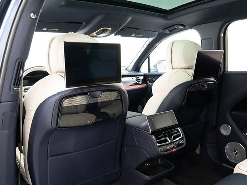 Used 2025 Bentley Bentayga Mulliner image 23