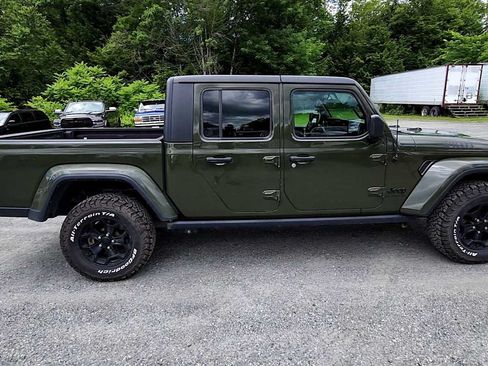 Used 2022 Jeep Gladiator Sport AWD/4WD image 9