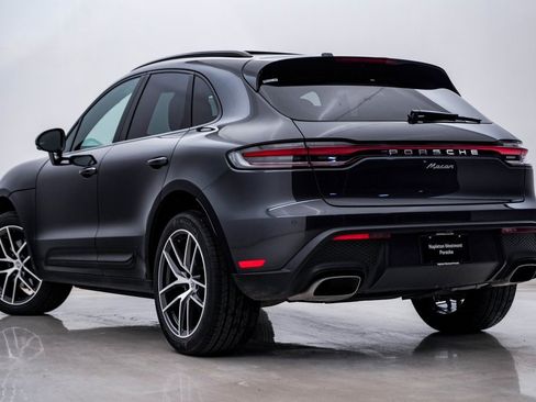 Certified 2025 Porsche Macan image 3