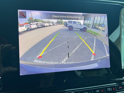 Used 2024 Jeep Wagoneer L Series II image 18