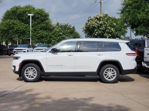 Used 2022 Jeep Grand Cherokee L Laredo w/ Luxury Tech Group I AWD/4WD image 4