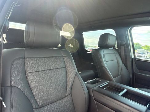 Used 2025 Toyota Tundra Limited AWD/4WD image 23