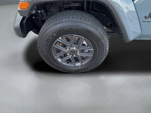 New 2025 Jeep Gladiator Sport image 27