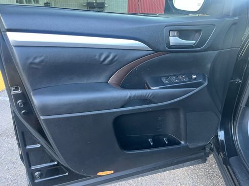 Used 2015 Toyota Highlander XLE image 13