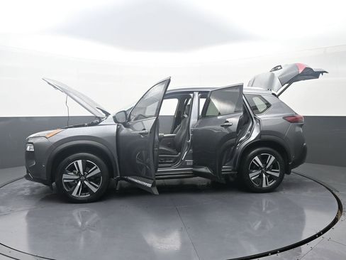 Used 2023 Nissan Rogue SL w/ SL Premium Package image 40