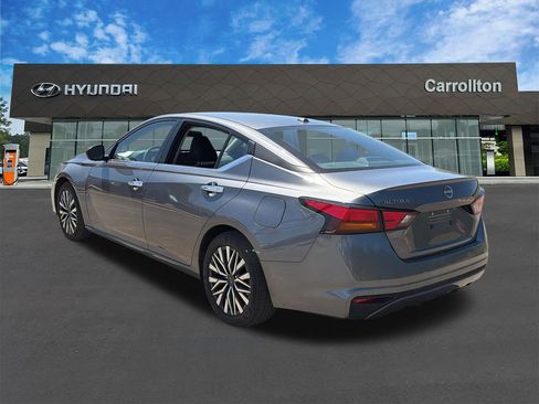 Used 2025 Nissan Altima 2.5 SV FWD image 7