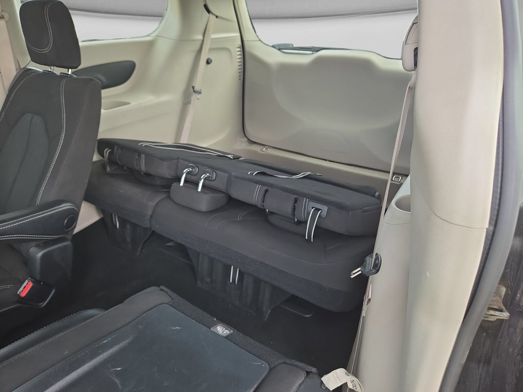 Used 2023 Chrysler Voyager LX FWD image 34