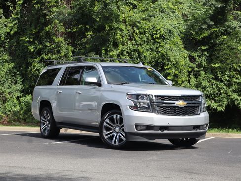 Used 2017 Chevrolet Suburban LT w/ Luxury Package RWD image 2