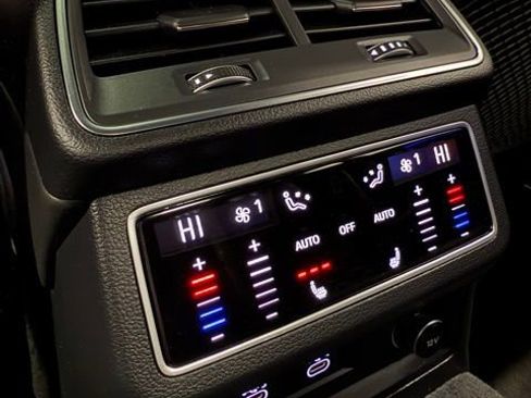 Used 2021 Audi RS 7 Sportback w/ Carbon Optic Package image 38