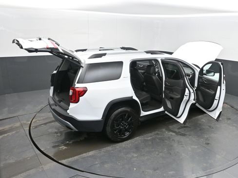 Used 2023 GMC Acadia SLT image 42