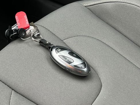 Used 2025 Hyundai Elantra SEL image 22