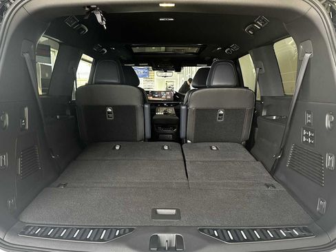 New 2026 INFINITI QX80 4WD image 11