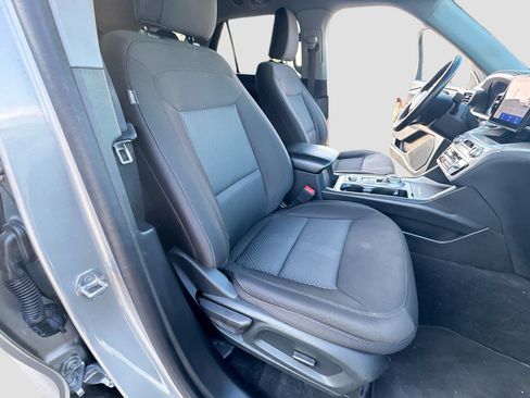 Used 2023 Ford Explorer XLT AWD/4WD image 29