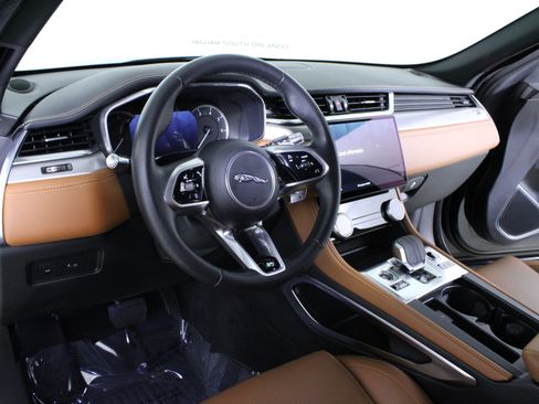 Used 2023 Jaguar F-PACE R-Dynamic S image 21