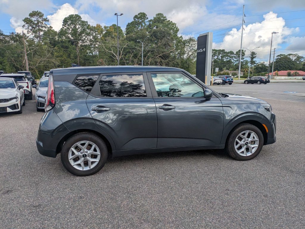 Used 2024 Kia Soul LX w/ Option Group 015 FWD image 3